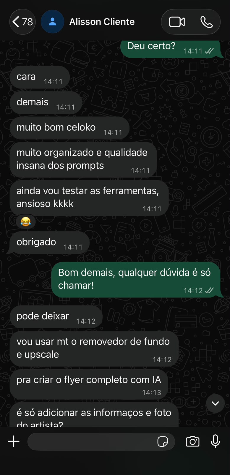 Conversa no WhatsApp com um cliente assinante: “muito organizado e qualidade insana dos prompts”, “vou usar muito o removedor de fundo e upscale”.
